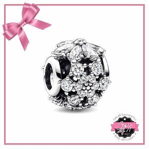 Sparkling Herbarium Cluster Round Charm